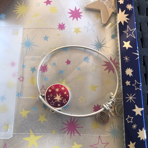 New✨ Alex & Ani x IT Cosmetics Gift Set - Picture 11 of 16